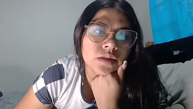 Snapshot of viccky_vick chatting on 07-18-26, 01:04 viccky vick online show from 07-18-26, 01:04