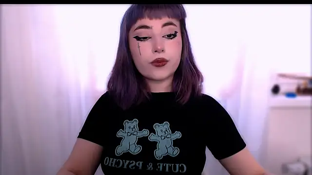 Snapshot of purplewitch chatting on 12-21-25, 05:47 purplewitch online show from 12-21-25, 05:47