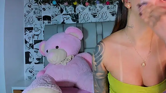 Snapshot of LucyRosse chatting on 04-27-26, 11:30 LucyRosse online show from 04-27-26, 11:30