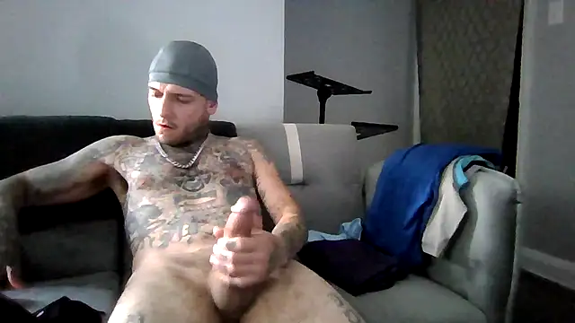 Snapshot of cruz815 chatting on 06-25-26, 02:10 cruz815 online show from 06-25-26, 02:10