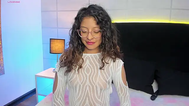 Snapshot of mac-sara chatting on 11-03-25, 07:15 mac-sara online show from 11-03-25, 07:15