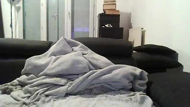 Snapshot of Zer_oki chatting on 11-21-25, 02:49 Zer oki online show from 11-21-25, 02:49