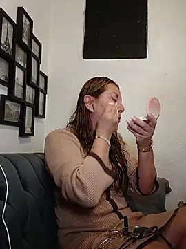 MirandaLatinaLovely online show from 07-09-26, 04:33