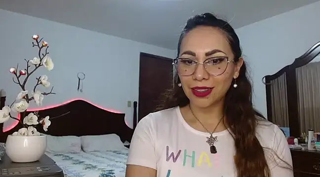 Snapshot of AloLovely_ chatting on 02-11-25, 12:59 AloLovely online show from 02-11-25, 12:59