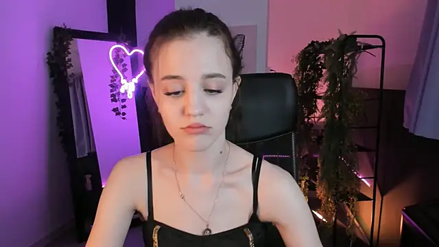 Snapshot of MilaStoyne chatting on 02-24-25, 11:30 MilaStoyne online show from 02-24-25, 11:30