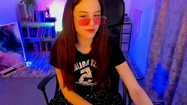 Snapshot of MilaStoyne chatting on 03-11-25, 08:30 MilaStoyne online show from 03-11-25, 08:30