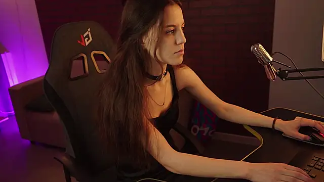 Snapshot of MilaStoyne chatting on 03-19-25, 05:41 MilaStoyne online show from 03-19-25, 05:41