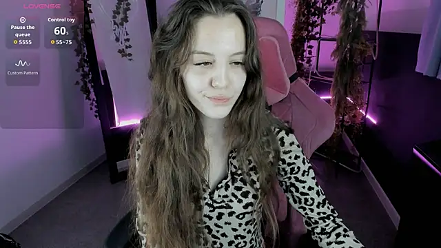 Snapshot of MilaStoyne chatting on 10-07-25, 08:00 MilaStoyne online show from 10-07-25, 08:00