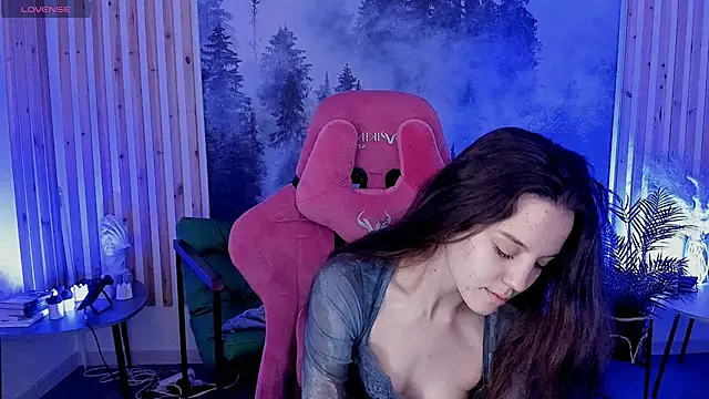 Snapshot of MilaStoyne chatting on 12-15-25, 08:29 MilaStoyne online show from 12-15-25, 08:29