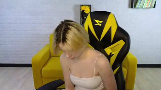 Snapshot of BettyCarter07 chatting on 02-10-25, 01:35 BettyCarter07 online show from 02-10-25, 01:35