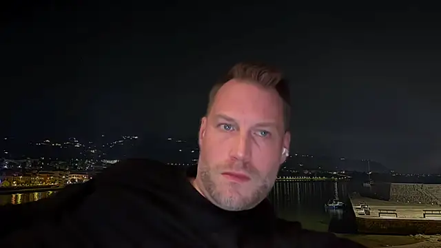 Snapshot of Christian87xxx chatting on 02-05-25, 05:53 Christian87xxx online show from 02-05-25, 05:53