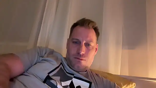 Snapshot of Christian87xxx chatting on 12-13-25, 11:43 Christian87xxx online show from 12-13-25, 11:43