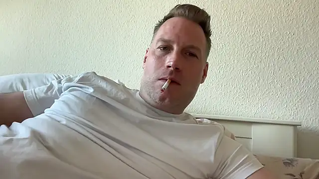 Snapshot of Christian87xxx chatting on 04-28-26, 04:45 Christian87xxx online show from 04-28-26, 04:45
