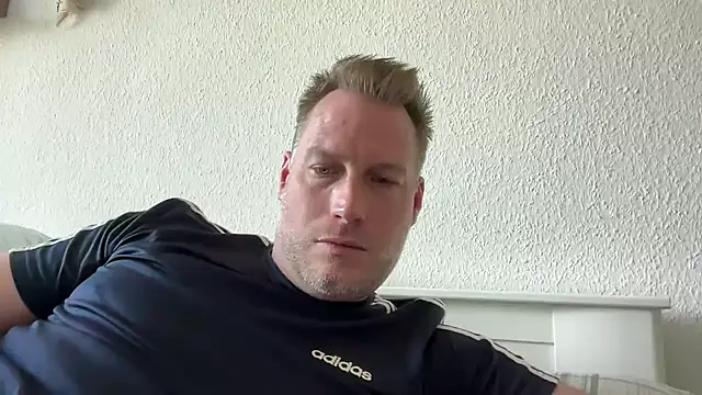Snapshot of Christian87xxx chatting on 05-03-26, 10:43 Christian87xxx online show from 05-03-26, 10:43
