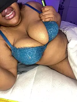 Snapshot of DaniJohnson chatting on 02-19-25, 01:08 DaniJohnson online show from 02-19-25, 01:08