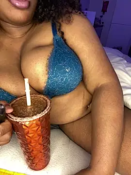 Snapshot of DaniJohnson chatting on 02-20-25, 11:32 DaniJohnson online show from 02-20-25, 11:32