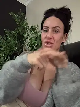 Snapshot of goddess-harper chatting on 12-18-25, 11:16 goddess-harper online show from 12-18-25, 11:16