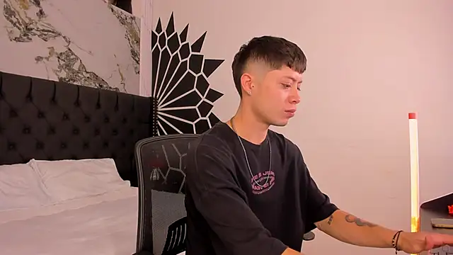 marcuscollins1  online show from 04-03-26, 01:31