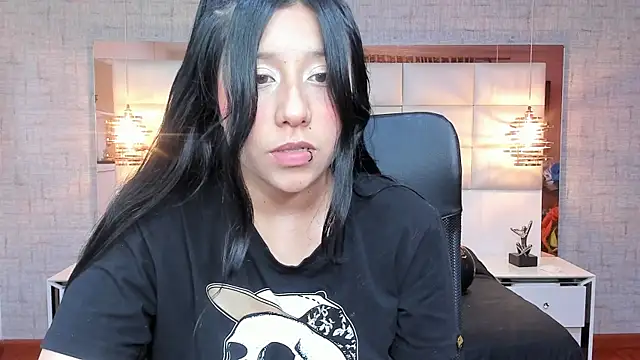 Nohemi louse online show from 11-15-25, 06:59