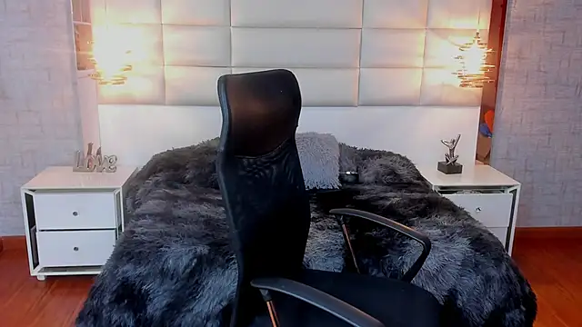 Nohemi louse online show from 12-02-25, 07:09