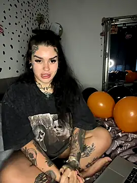 Snapshot of tempzzz12 chatting on 10-25-25, 08:00 tempzzz12 online show from 10-25-25, 08:00