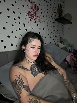 Snapshot of tempzzz12 chatting on 12-18-25, 08:31 tempzzz12 online show from 12-18-25, 08:31