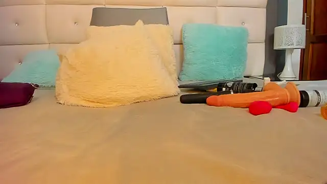 Snapshot of DayannaBronx chatting on 09-14-25, 08:30 DayannaBronx online show from 09-14-25, 08:30