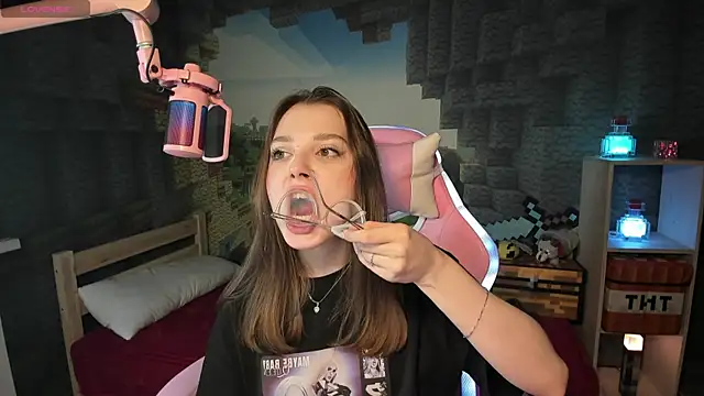 kaisajenner online show from 02-05-25, 04:03