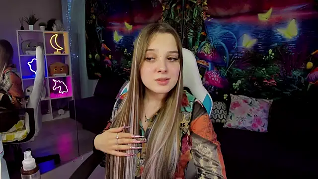 Snapshot of kaisajenner chatting on 06-05-26, 11:21 kaisajenner online show from 06-05-26, 11:21