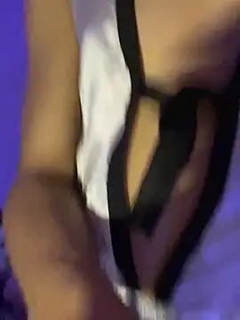 Snapshot of allicemackenzie chatting on 11-30-25, 03:32 allicemackenzie online show from 11-30-25, 03:32