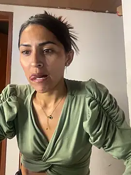 Sofiadelacruz online show from 09-12-25, 05:46