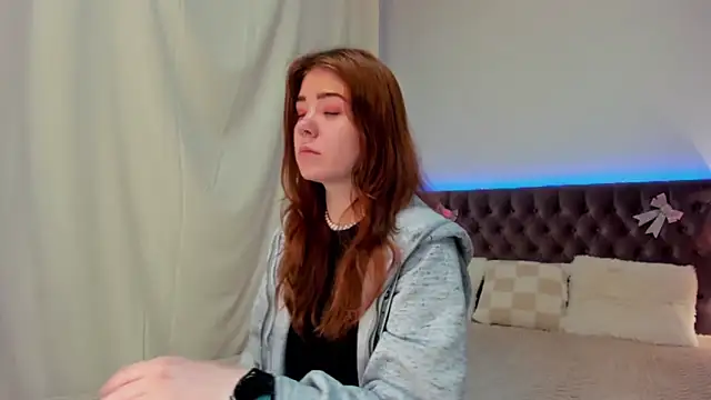 Snapshot of Ella_Mayers chatting on 02-16-25, 09:48 Ella Mayers online show from 02-16-25, 09:48
