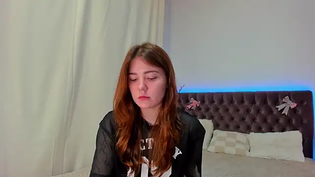 Snapshot of Ella_Mayers chatting on 03-06-25, 01:05 Ella Mayers online show from 03-06-25, 01:05