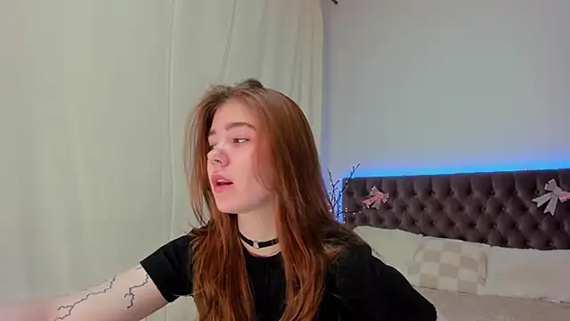 Snapshot of Ella_Mayers chatting on 03-07-25, 09:06 Ella Mayers online show from 03-07-25, 09:06