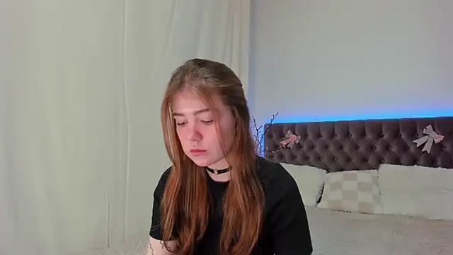 Snapshot of Ella_Mayers chatting on 03-08-25, 12:33 Ella Mayers online show from 03-08-25, 12:33
