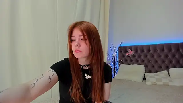 Snapshot of Ella_Mayers chatting on 03-20-25, 03:23 Ella Mayers online show from 03-20-25, 03:23