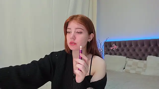 Snapshot of Ella_Mayers chatting on 03-21-25, 01:24 Ella Mayers online show from 03-21-25, 01:24