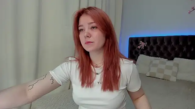 Snapshot of Ella_Mayers chatting on 09-14-25, 12:26 Ella Mayers online show from 09-14-25, 12:26