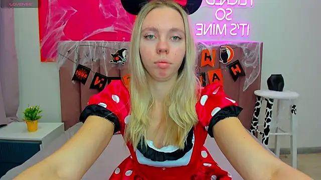 TessaAdorable online show from 10-24-25, 01:35