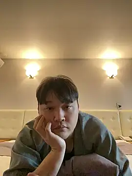 Snapshot of offwhite777 chatting on 02-19-25, 08:22 offwhite777 online show from 02-19-25, 08:22