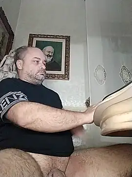 Snapshot of NAvoglia chatting on 10-01-25, 08:26 NAvoglia online show from 10-01-25, 08:26