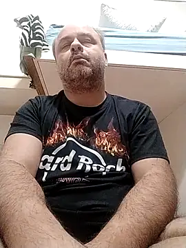 Snapshot of NAvoglia chatting on 10-17-25, 06:10 NAvoglia online show from 10-17-25, 06:10