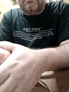 Snapshot of NAvoglia chatting on 11-25-25, 01:33 NAvoglia online show from 11-25-25, 01:33