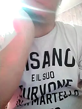 Snapshot of NAvoglia chatting on 12-01-25, 01:05 NAvoglia online show from 12-01-25, 01:05