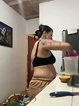 Emma Giraldo online show from 10-29-25, 12:13