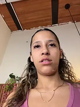 Snapshot of vicky_bass chatting on 10-27-25, 09:08 vicky bass online show from 10-27-25, 09:08