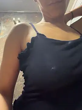 Snapshot of vicky_bass chatting on 11-18-25, 01:55 vicky bass online show from 11-18-25, 01:55