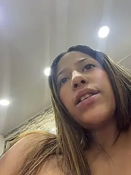 Snapshot of vicky_bass chatting on 11-27-25, 12:24 vicky bass online show from 11-27-25, 12:24