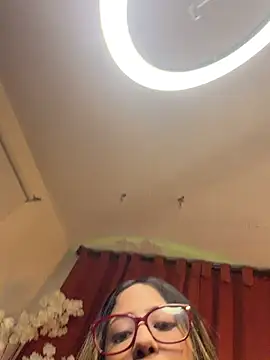 Snapshot of vicky_bass chatting on 12-04-25, 04:55 vicky bass online show from 12-04-25, 04:55