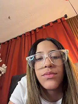 Snapshot of vicky_bass chatting on 12-16-25, 05:12 vicky bass online show from 12-16-25, 05:12